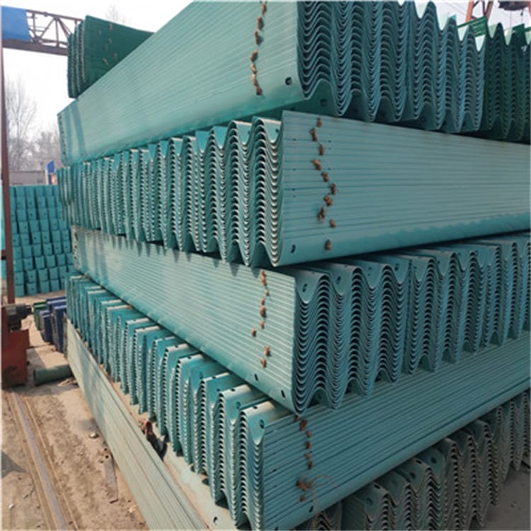 怎么處理護(hù)欄板生銹的問題？
                  