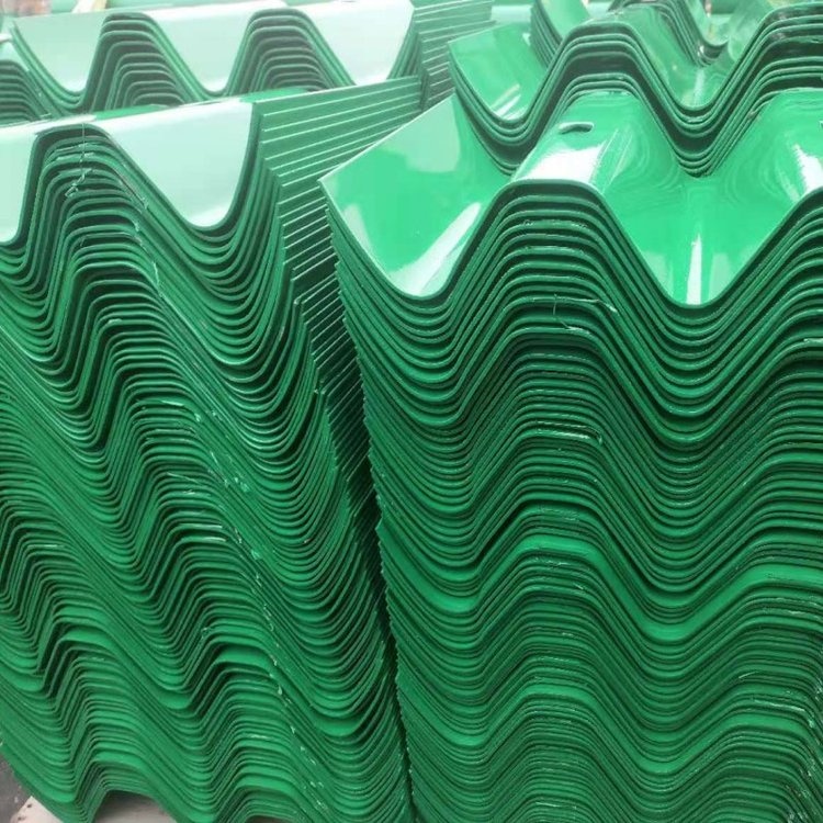 三波波形護欄板